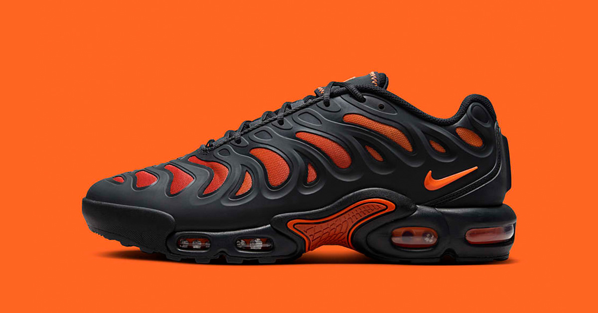 Air max plus black volt total orange shop